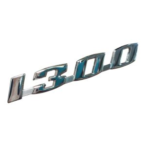 EMBLEMA METAL CROMADO 1300